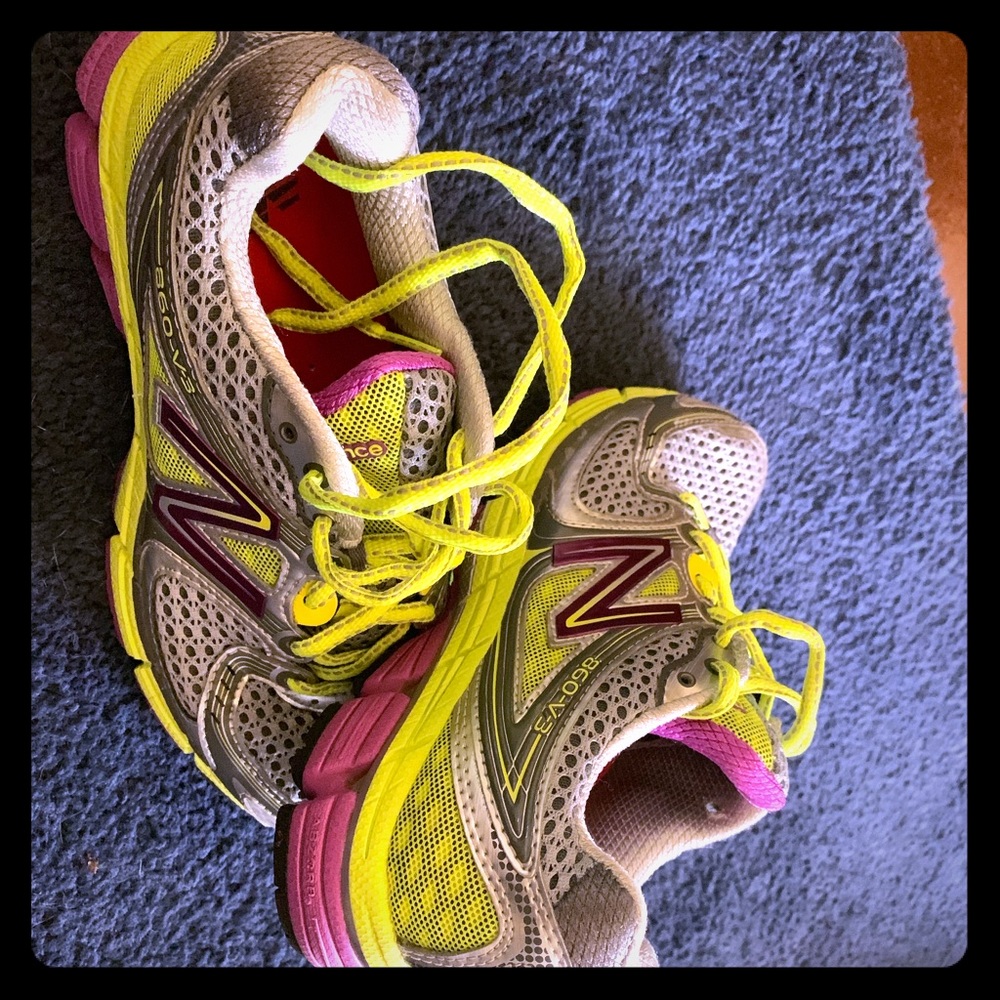 Women’s New Balance tennis shoes